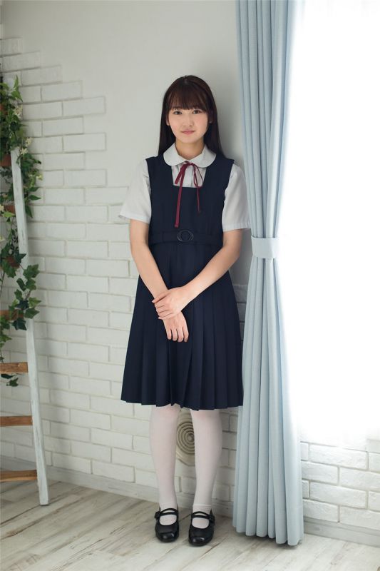 日本学生妹近藤あさみ室内白丝袜美臀人体艺术写真图片第2张