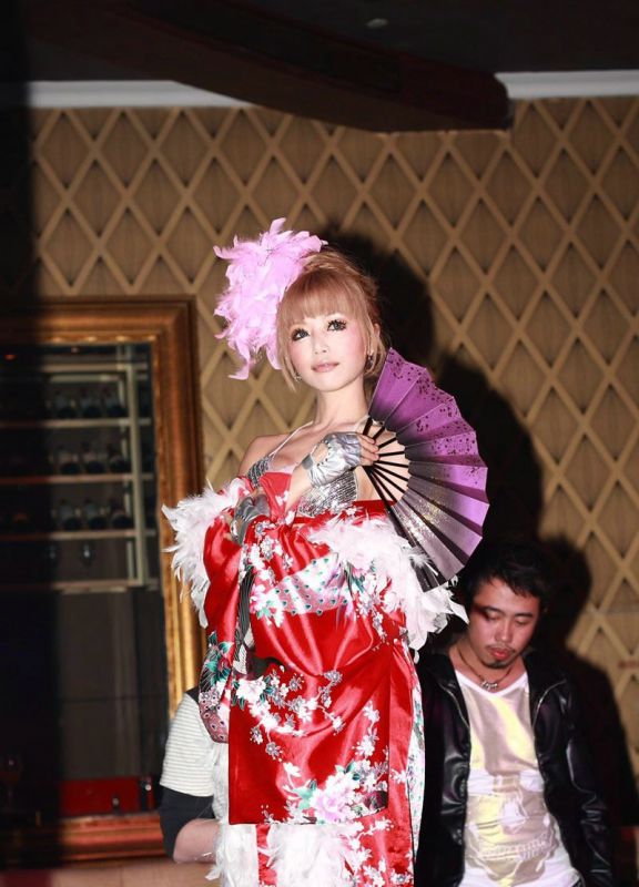 日本著名女星红音萤性感写真照
