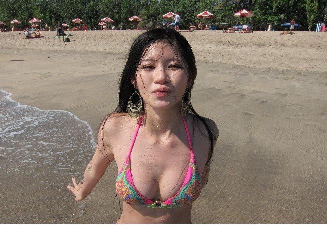 美女陈维芊沙滩比基尼性感写真