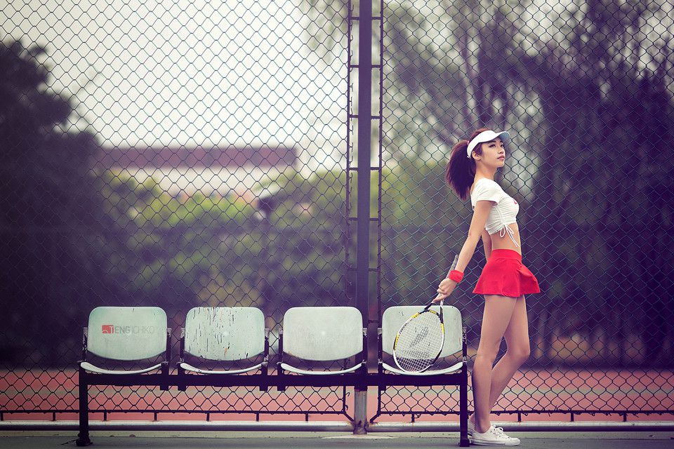 网球女孩校园操场高清写真