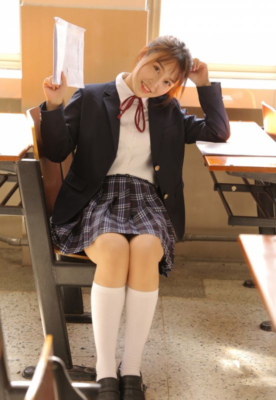 日本少女校园西服超短裙性感制服白丝诱惑写真