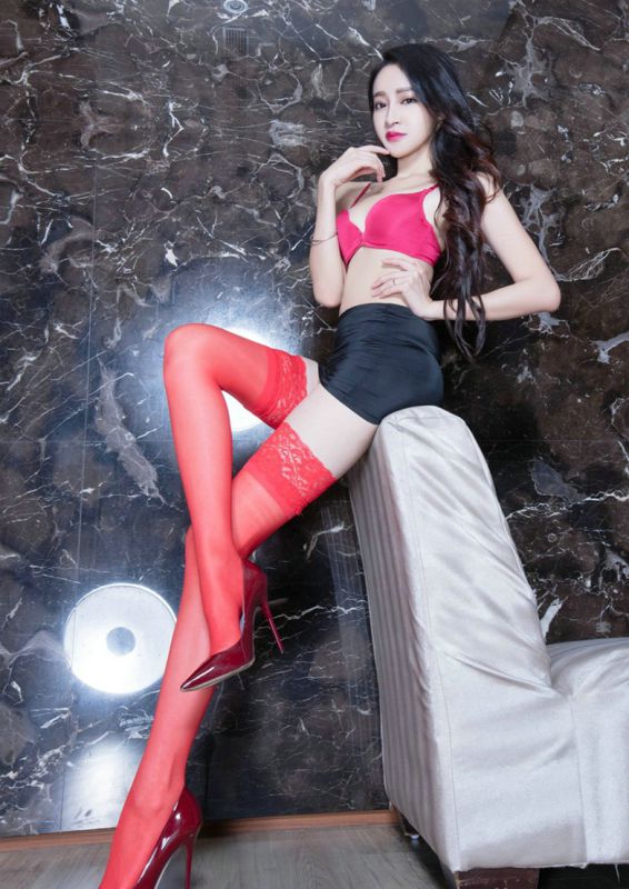 性感腿模特Avril红色丝袜诱惑