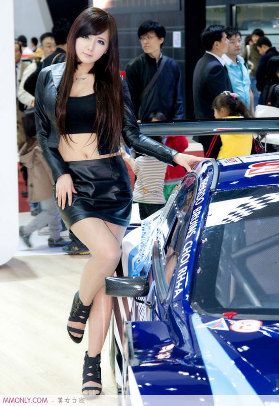 韩国车模尹惠熙车展迷人写真