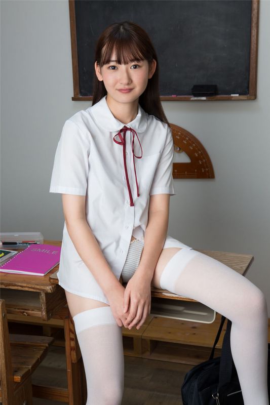日本学生妹近藤あさみ室内白丝袜美臀人体艺术写真图片第25张