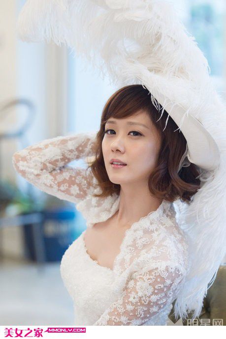 韩国美女张娜拉个性婚纱写真