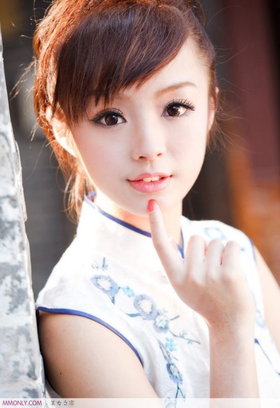 中国古典美女黄诗思户外唯美旗袍写真