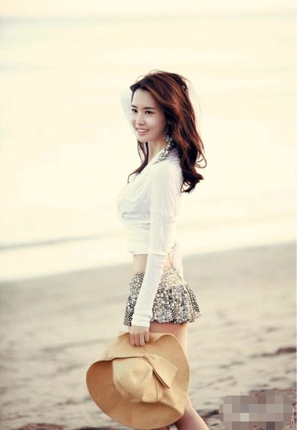 韩国美女李多海甜美写真
