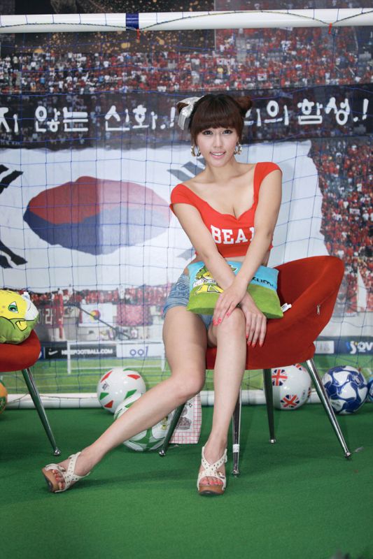 笑容甜美的韩国长腿美女写真集