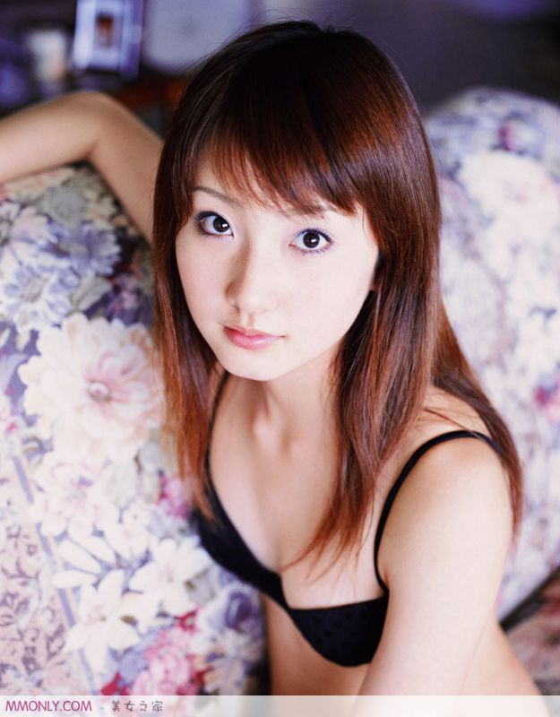 日本可爱美女私房内衣诱人写真