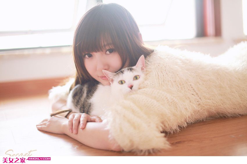 清纯萌妹子和猫的故事