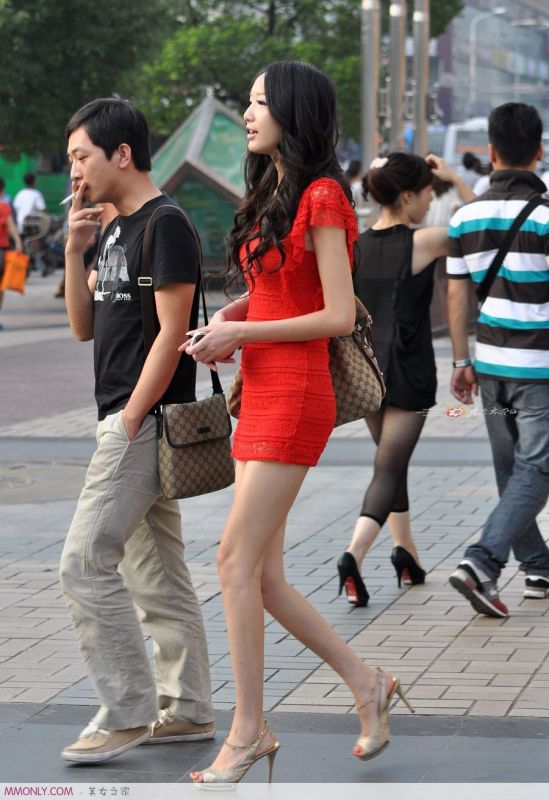 街拍红裙美女高清写真