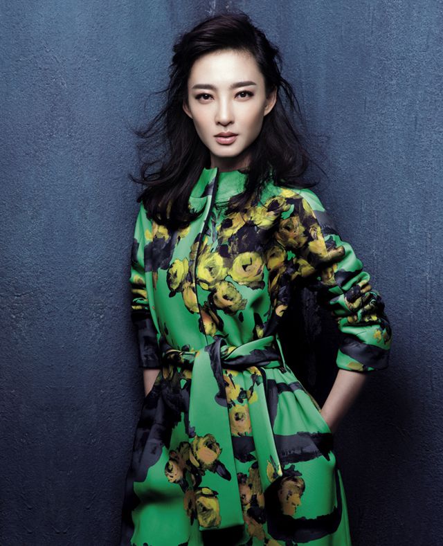 女神王丽坤绿色裙装清新迷人写真