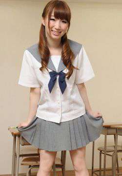 日本短裙制服美女高清写真