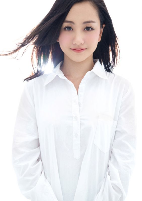 杨蓉清新白衬衫迷人写真