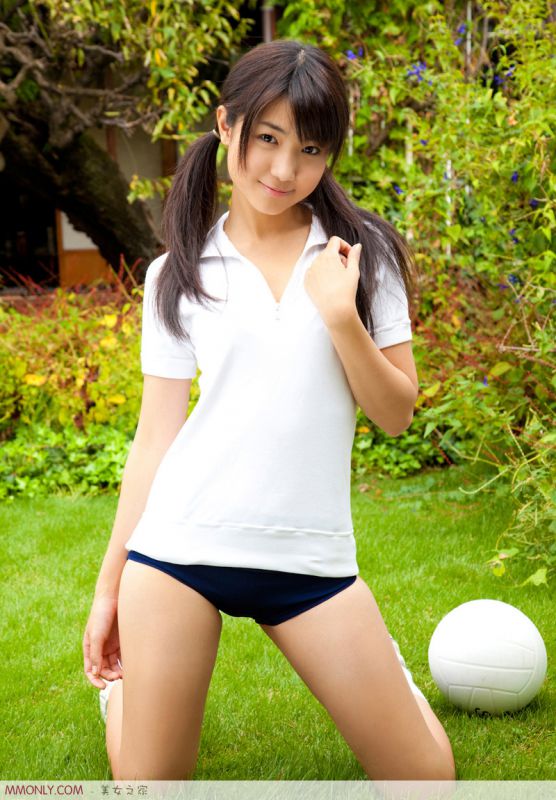 日本可爱排球美女户外诱人写真