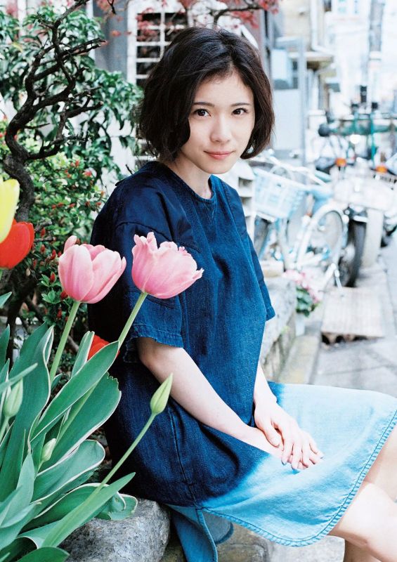 日本美女演员松冈茉优私服摄影写真