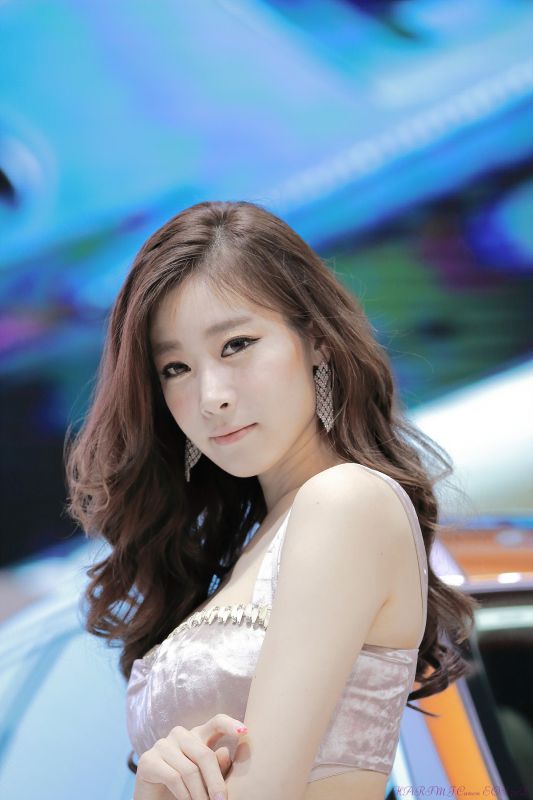韩国车模特崔娜英车展秀完美身材