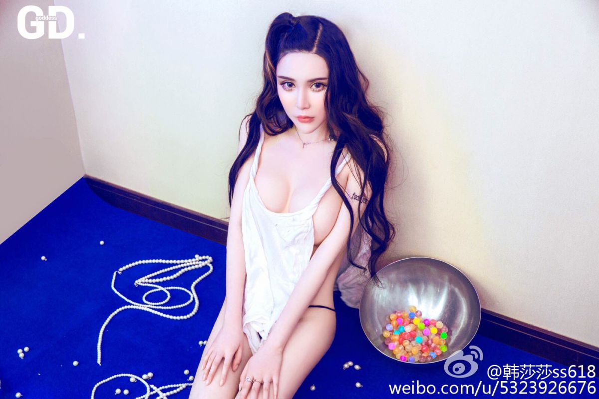 中国性感女神韩莎莎私房秀超级巨乳