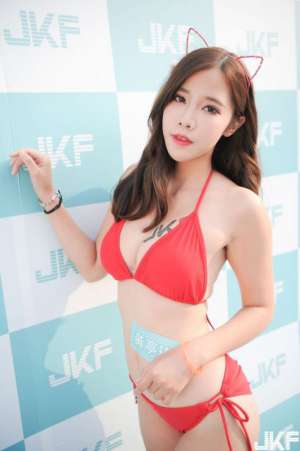 韩国女神Cyndi泳衣「美胸好身材」画面好犯规