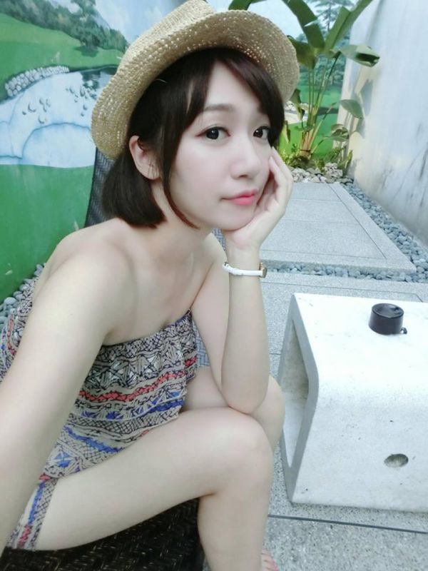 台湾美女模特泱泱(吴泱)清纯自拍写真
