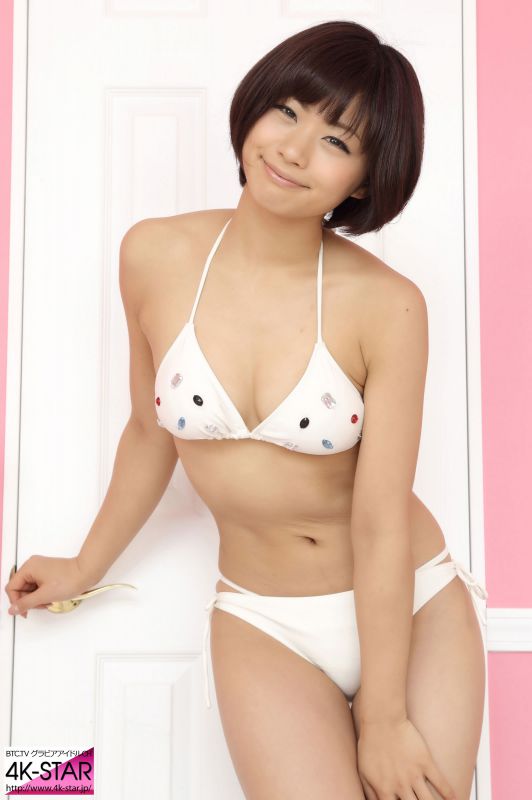 4K-STAR日本短发美女安枝瞳性感泳衣私房照