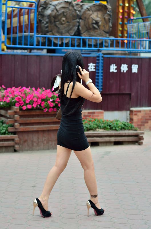 超短裙高跟美女最新街拍照