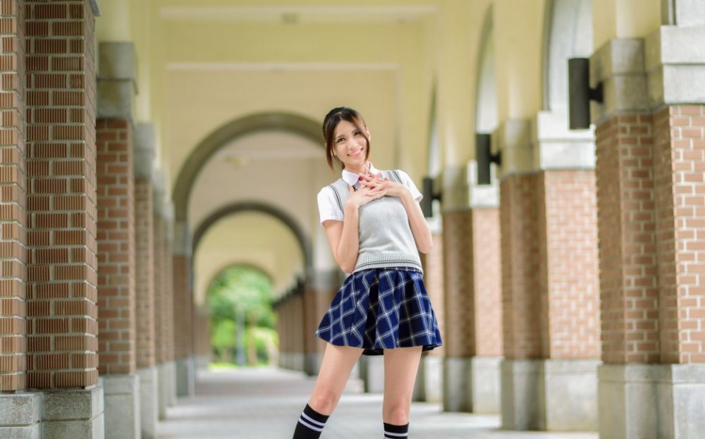 台湾90后长腿美眉校园学生短裙玉腿性感清纯摄影图片