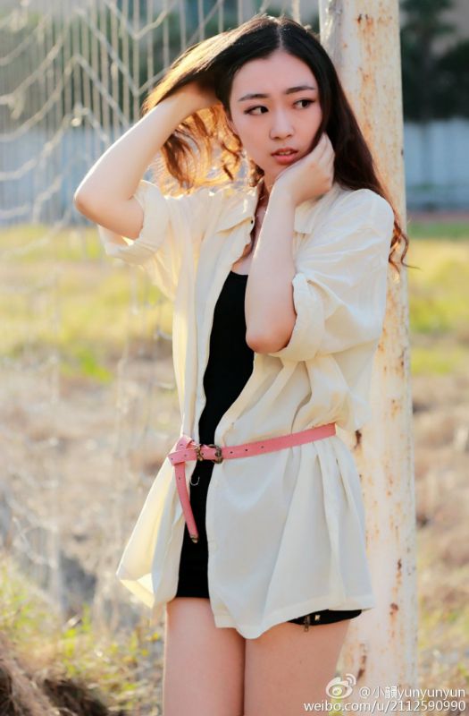 漂亮的美女小yunyunyun微博摄影写真图片