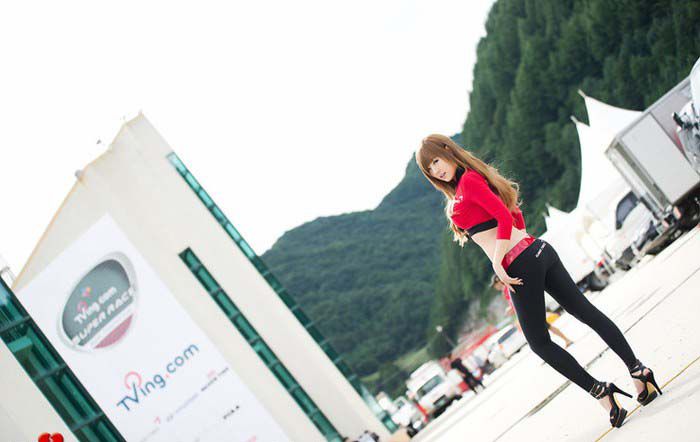 韩国长腿美女车模黄美姬最新摄影美图