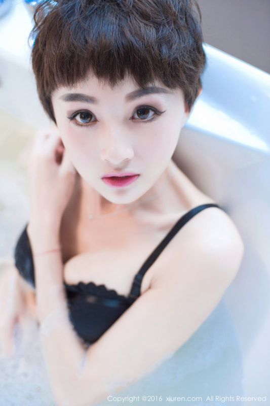 超短发美女baby_kiki浴室性感养眼写真