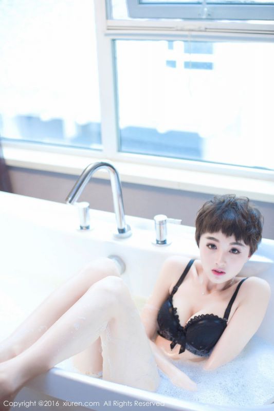 超短发美女baby_kiki浴室性感养眼写真