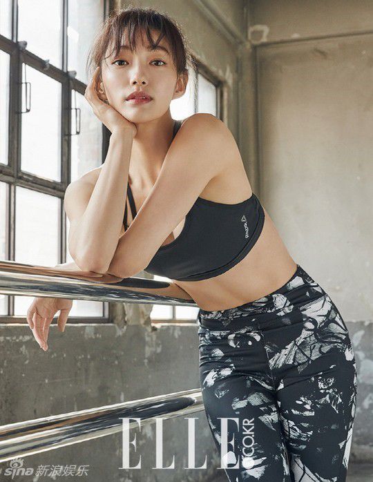 韩国性感女星李L运动装性感写真