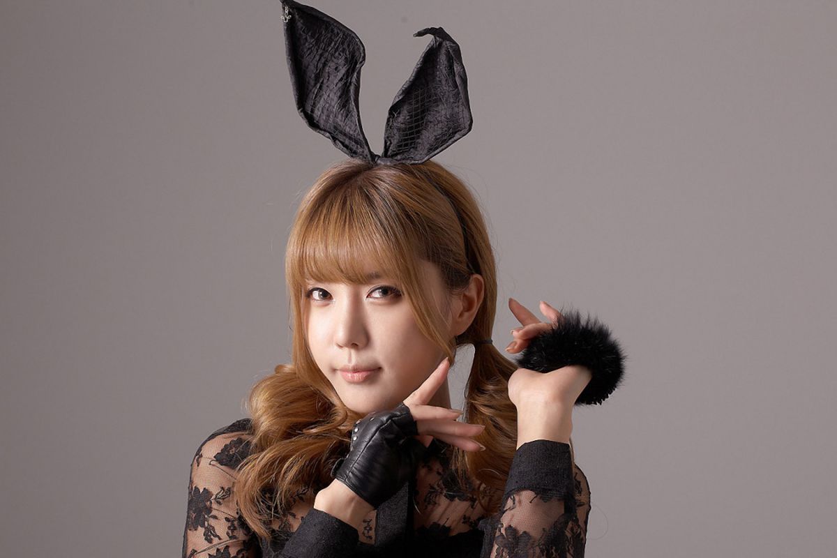 韩国顶级模特许允美变身可爱兔女郎