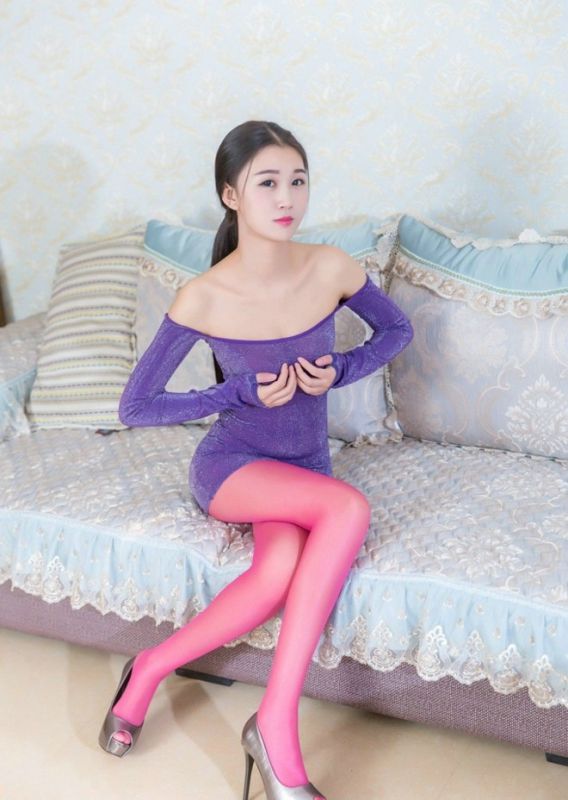 极品紫色丝袜少妇露肩包臀裙销魂妩媚诱惑私房性感写真