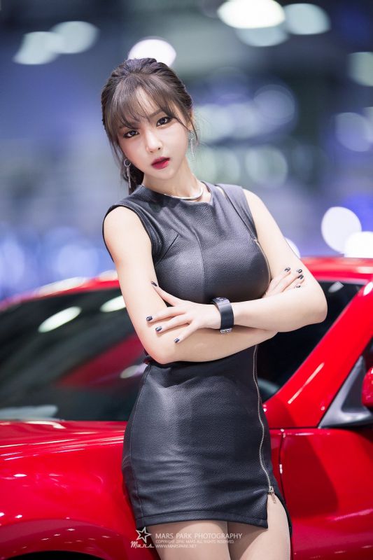 韩国美女金米娜低胸诱人写真
