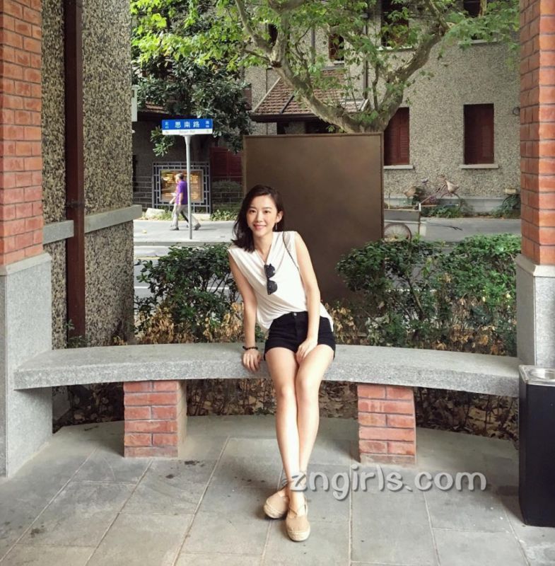 台湾美女杨宜臻生活自拍照气质迷人