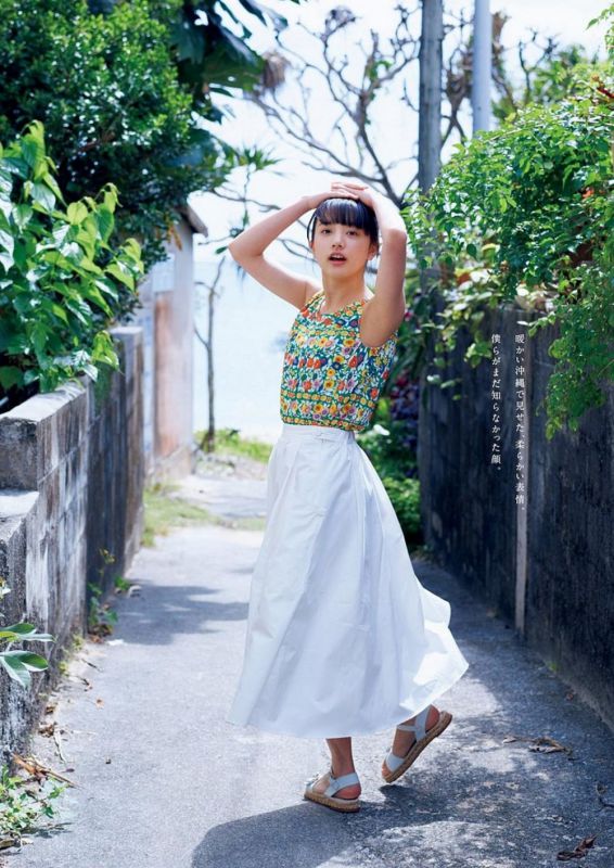 日本美女清原果耶户外短裙写真清纯迷人