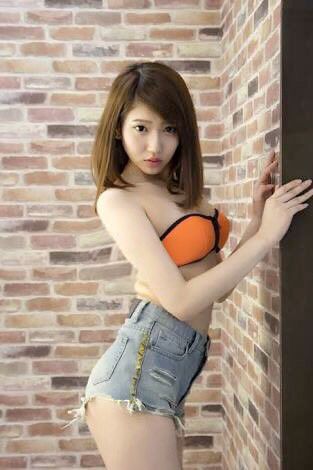 日本美腿模特绪方友莉奈写真图片
