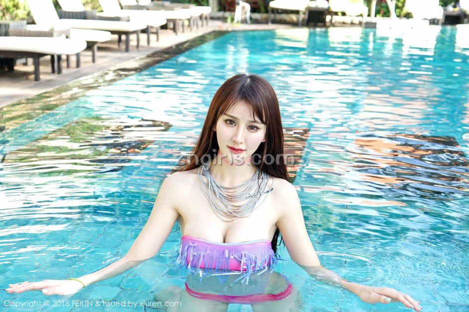 性感泳装美女Cheryl青树旅拍写真图片