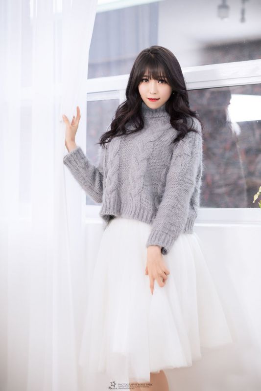 韩国美女李仁慧居家短裙写真白嫩迷人