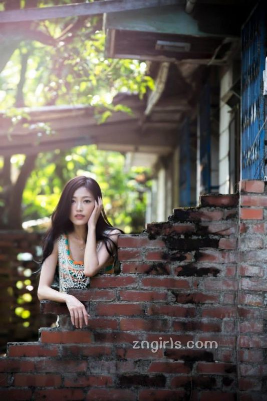 台湾美女彭丽嘉比基尼自拍照