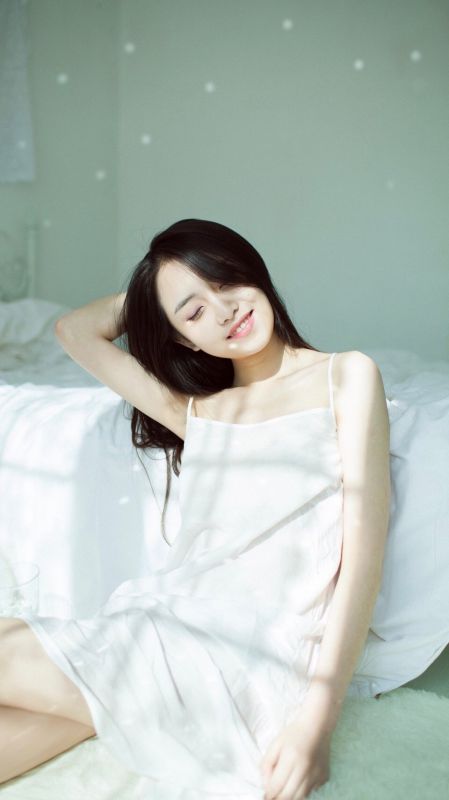 日本童颜稚嫩萝莉床上美乳诱惑写真图片