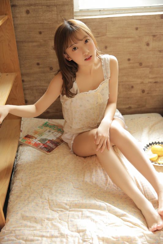 日系慵懒女孩居家睡衣诱惑可爱萌妹子写真图片