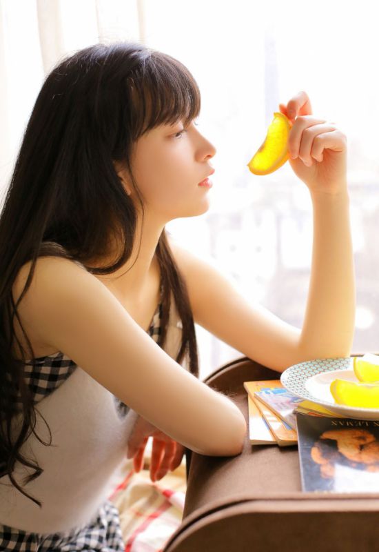 斜刘海鲜橙少女私房可爱迷人氧气萝莉写真