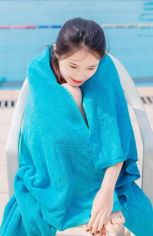日系死库水泳衣美女白皙美腿湿身性感写真