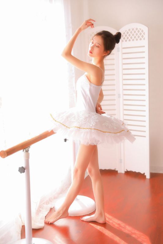 可爱清纯芭蕾舞女孩妖娆美腿裸足写真