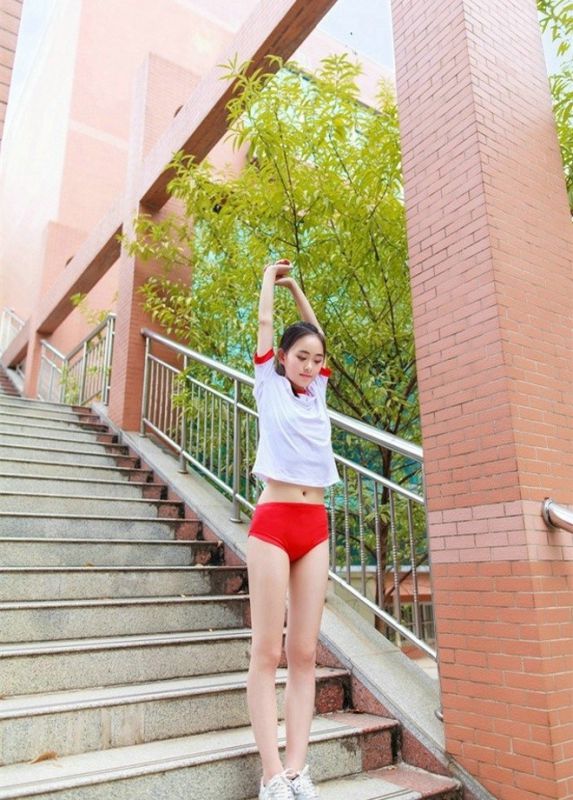 日本萝莉少女体操服大尺度翘臀诱惑写真