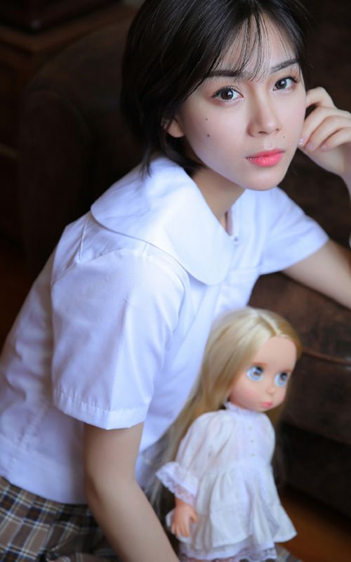日本少女钢琴室白嫩素颜氧气空灵写真