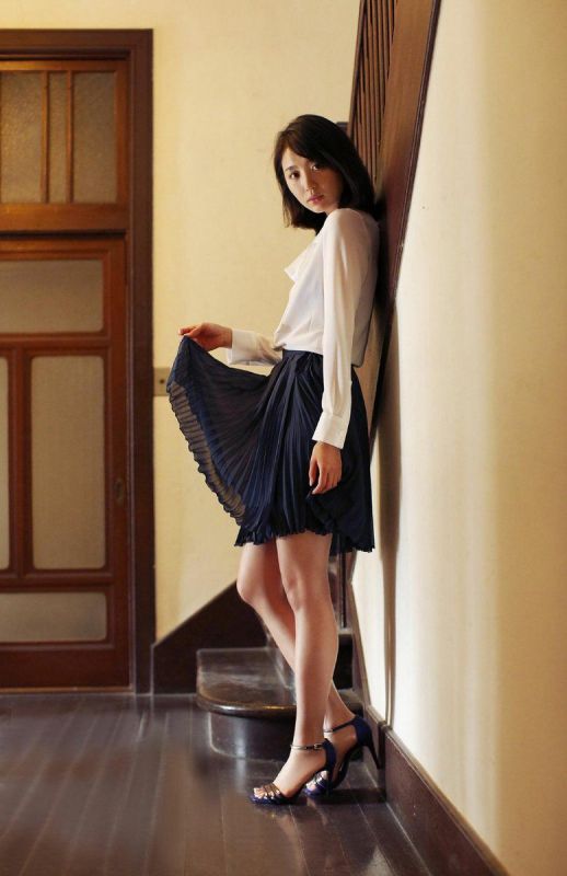 日本岛国熟女嫩模私房内衣大胆人体艺术杂志图片