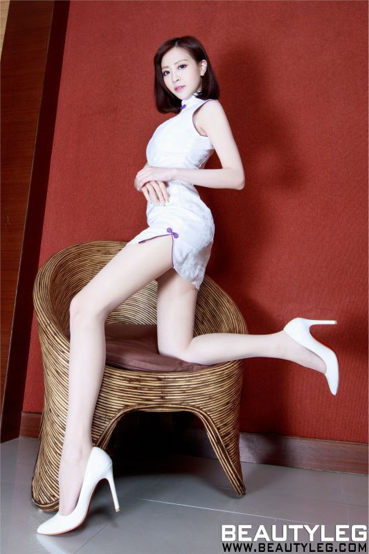 超短裙长腿美女Lucy酒店迷人写真